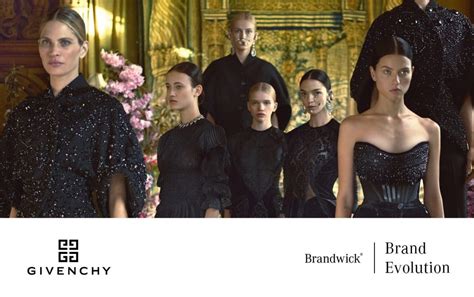 givenchy maroquinerie femme evolution à l'internationnal|vogue givenchy.